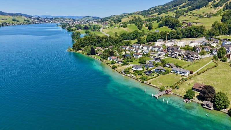 Exklusive 4.5-Zimmer-Wohnung in Greppen - Wohnen mit See- und Bergblick (21)
