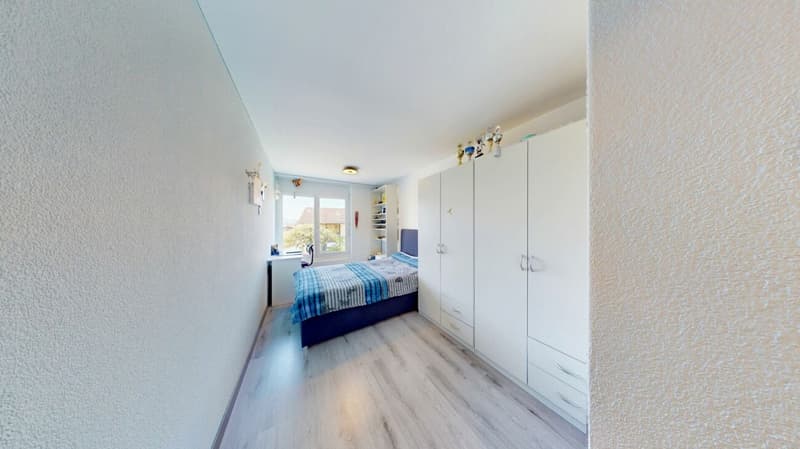 Exklusive 4.5-Zimmer-Wohnung in Greppen - Wohnen mit See- und Bergblick (13)