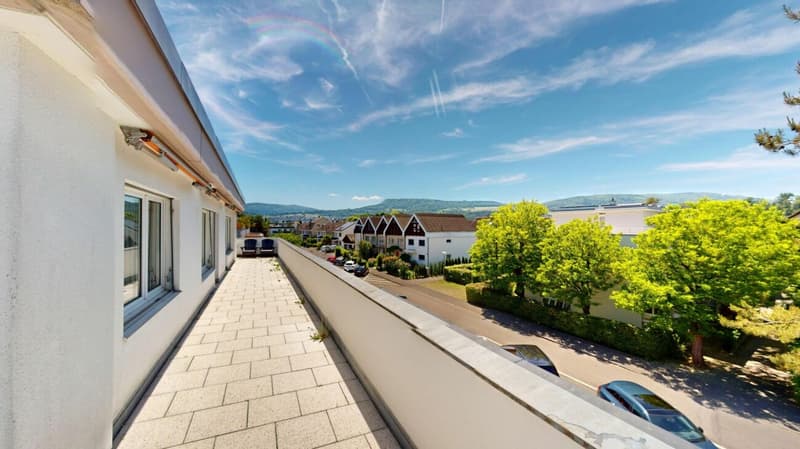 Modernisierte Attikawohnung mit traumhafter 360°-Terrasse (9)