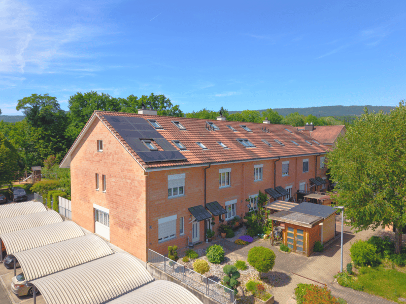 Ruhig gelegenes 6.5-Zimmer-Reihenfamilienhaus mit viel Platz (1)