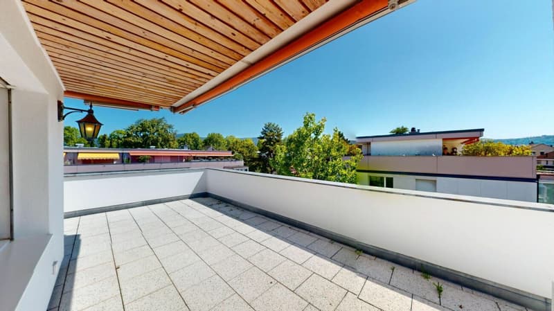 Modernisierte Attikawohnung mit traumhafter 360°-Terrasse (12)
