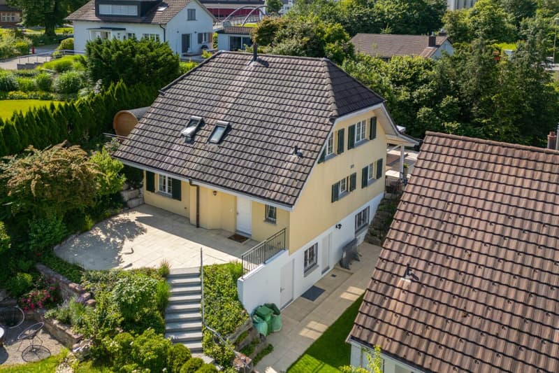 Exklusives Landhaus mit Pool & idyllischem Garten in Pfungen (1)