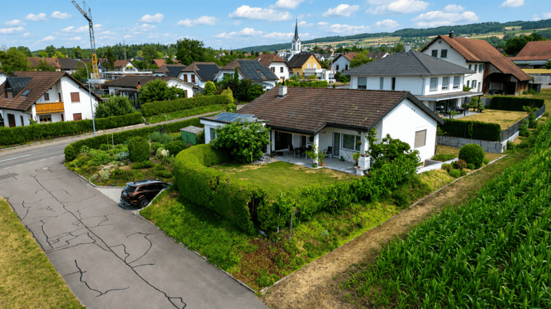 RESERVIERT . Charmantes 5.5 Zimmer Einfamilienhaus mit Alpenblick und traumhaftem Garten (14)