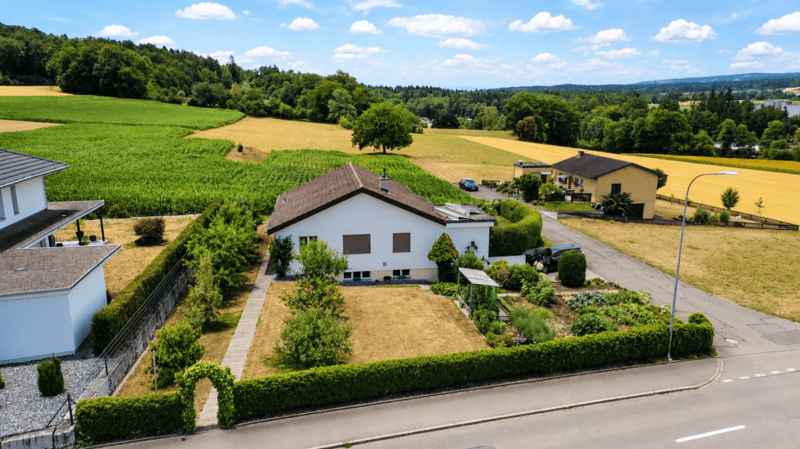 RESERVIERT . Charmantes 5.5 Zimmer Einfamilienhaus mit Alpenblick und traumhaftem Garten (2)