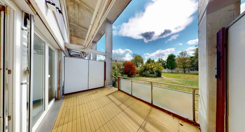Wohnen auf zwei Ebenen! Charmante 3.5 Zimmer Maisonette mit Blick ins Grüne (1)