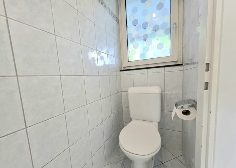Wohnen auf zwei Ebenen! Charmante 3.5 Zimmer Maisonette mit Blick ins Grüne (12)