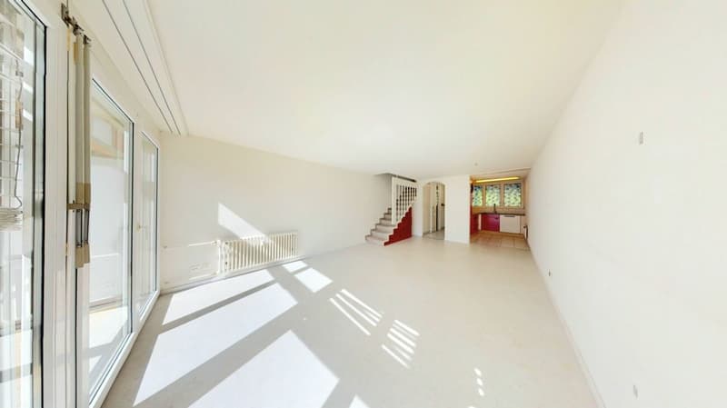 Wohnen auf zwei Ebenen! Charmante 3.5 Zimmer Maisonette mit Blick ins Grüne (2)