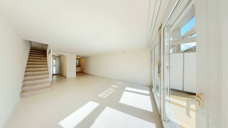 Wohnen auf zwei Ebenen! Charmante 3.5 Zimmer Maisonette mit Blick ins Grüne (3)