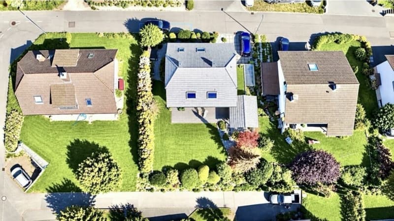 Charmantes Einfamilienhaus mit grosszügigem Garten (16)