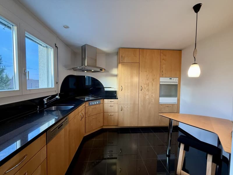 Grosszügig wohnen mit Bergsicht - 5.5-Zimmer-Maisonette in Römerswil (4)