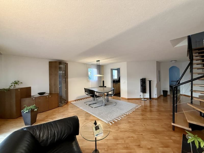 Grosszügig wohnen mit Bergsicht - 5.5-Zimmer-Maisonette in Römerswil (3)
