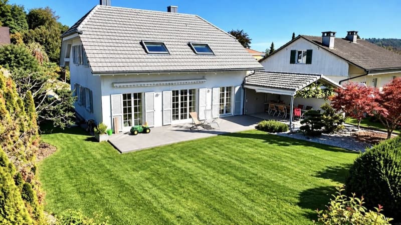 Charmantes Einfamilienhaus mit grosszügigem Garten! (3)