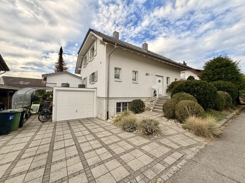 Charmantes Einfamilienhaus mit grosszügigem Garten! (4)
