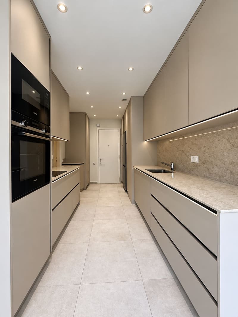 RARE: spacieux appartement de 4.5 pièces avec terrasse et piscine/ unique 2 bedroom unit (5)