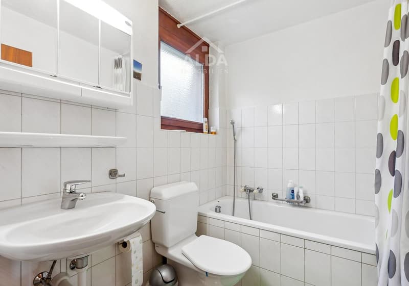 3.5-room apartment with south balcony and view, Plasselb (11)