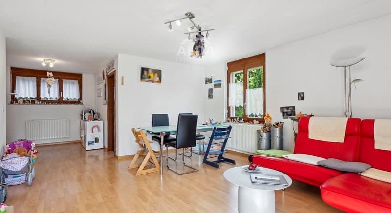 3.5-room apartment with south balcony and view, Plasselb (3)