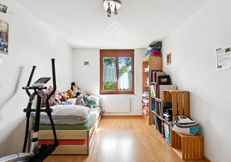 3.5-room apartment with south balcony and view, Plasselb (8)