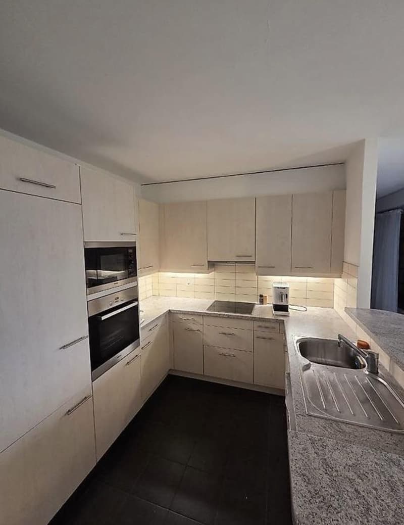 Geräumige 5-Zimmer-Wohnung mit Terrasse und Garten (3)