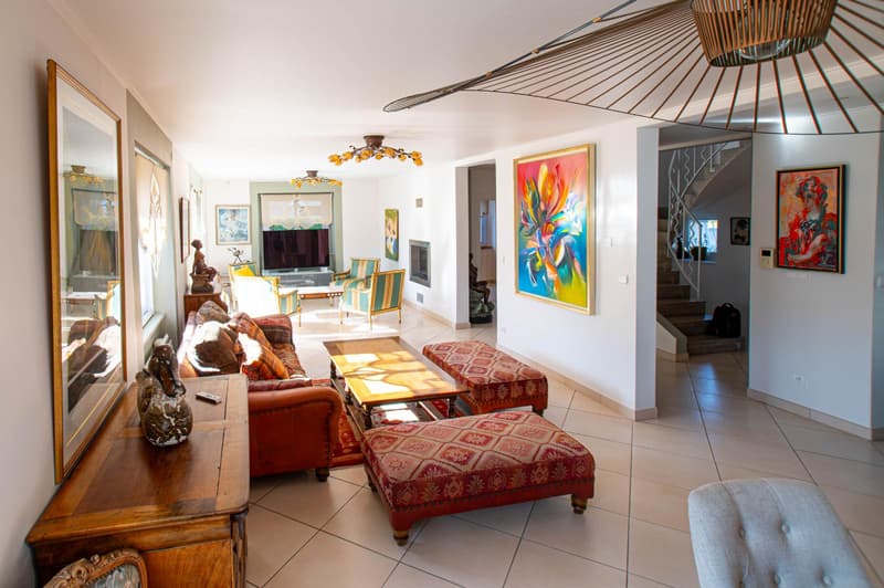 Superbe villa avec piscine et terrain constructible aux portes de Genève (5)