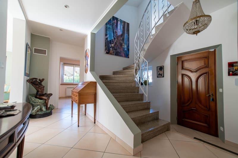 Superbe villa avec piscine et terrain constructible aux portes de Genève (11)