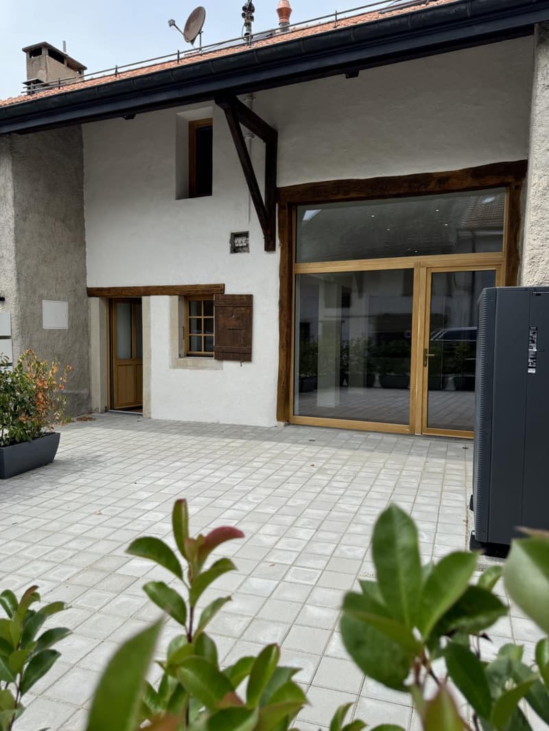 Maison triplex d'exception entièrement rénové de 5,5 pièces - (1)