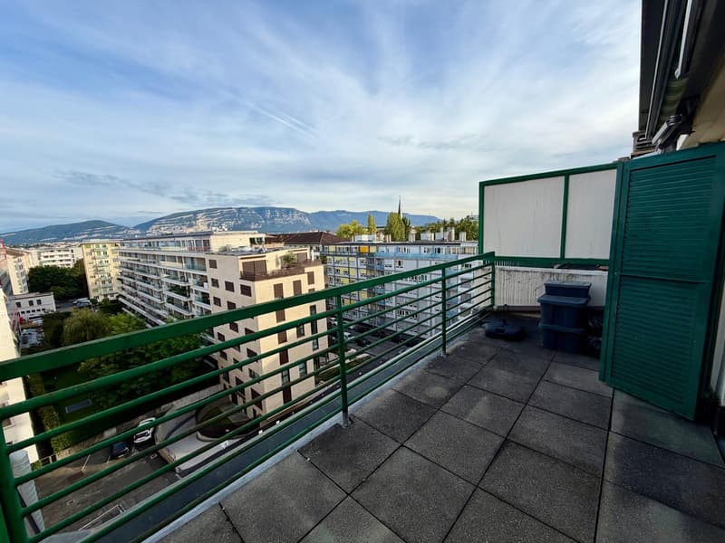Appartement 4,5 pièces en attique situé dans le quartier de Saint-Gervais. (12)