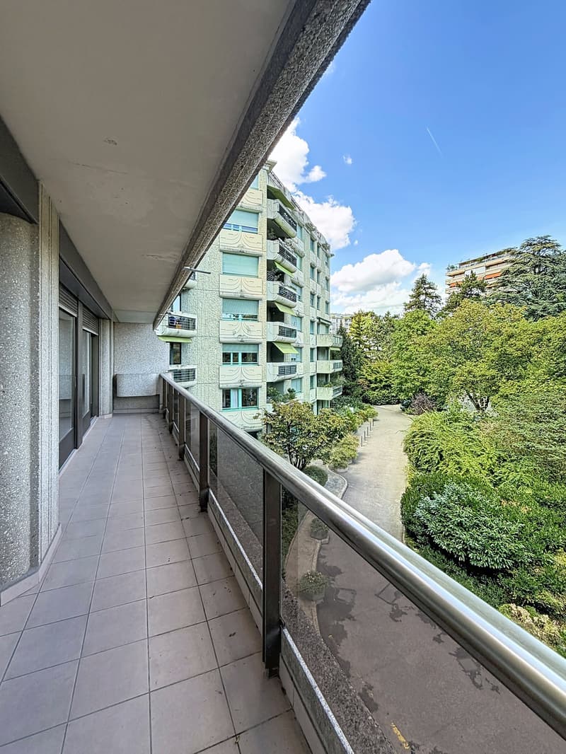 Spacious 5-Room Apartment with Indoor Pool Access in Florissant, Geneva (13)