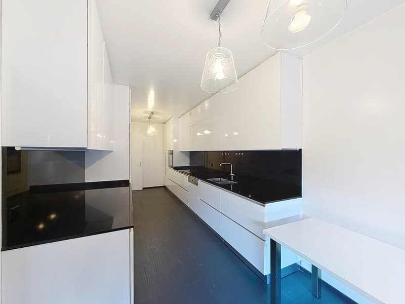 Spacious 5-Room Apartment with Indoor Pool Access in Florissant, Geneva (4)