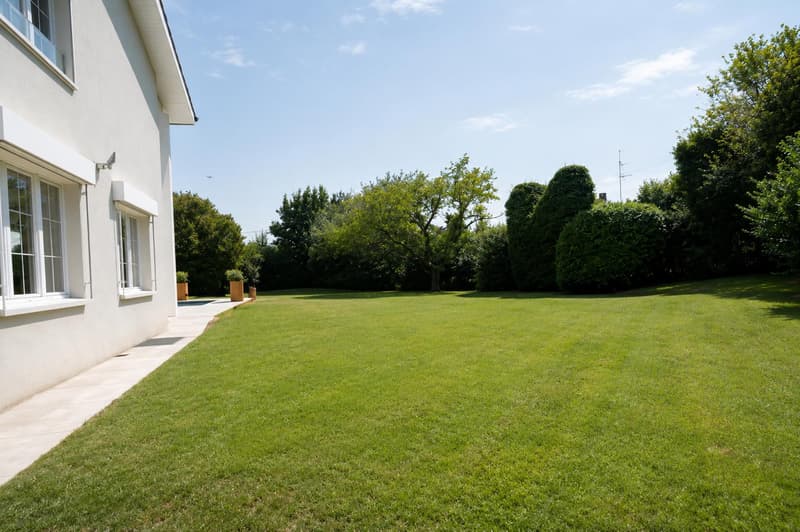 EXCLUSIVITÉ à MIES ? PROPRIÉTÉ D'EXCEPTION DE 8 PIÈCES (4)