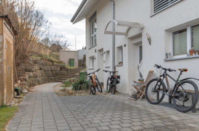 Charmantes 5.5-Zimmer-Doppeleinfamilienhaus in Lyss (3)