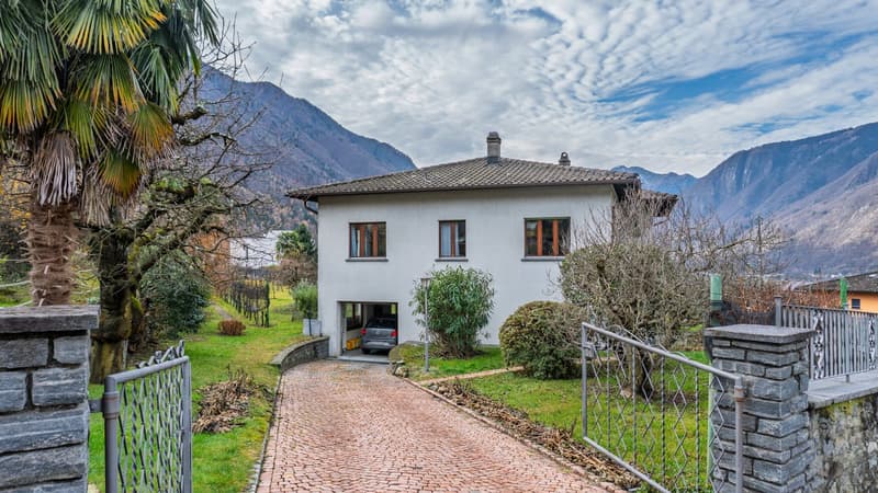Spacious House with Garden in Roveredo (1)