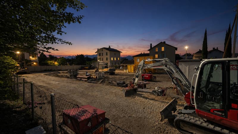 TRAVAUX EN COURS-LIVRAISON 2028-DERNIER ATTIQUE-VUE DU CIEL (2)