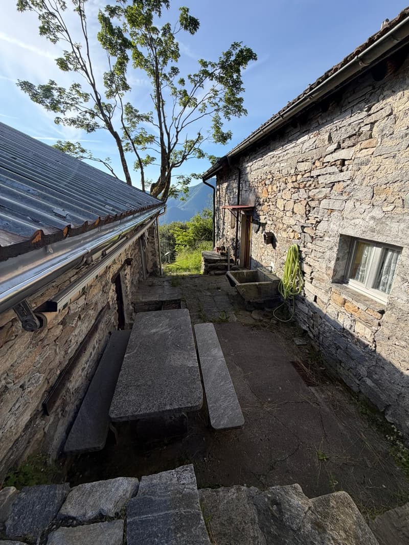 Vollständig Ausgebautes Rustico am Monte Comino (1)