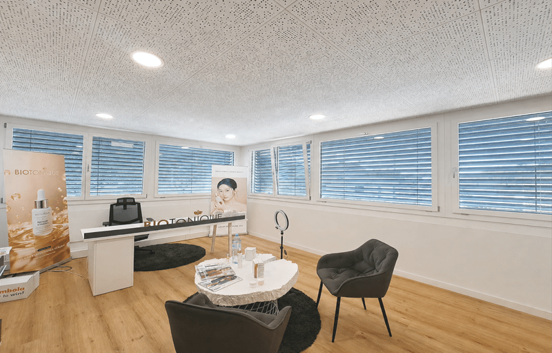28 m² - Attraktiver Gewerberaum mit eigener Küche (1)