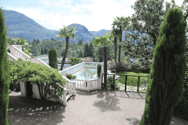 Panoramic villa with view of Lake Lugano and swimming pool (7)