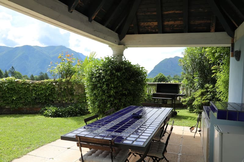 Panoramic villa with view of Lake Lugano and swimming pool (4)