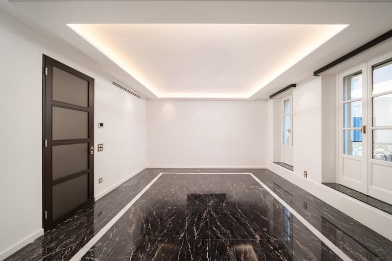 Piazza Rezzonico – Prestigiosa proprietà con vista lago nel centro storico di Lugano (9)