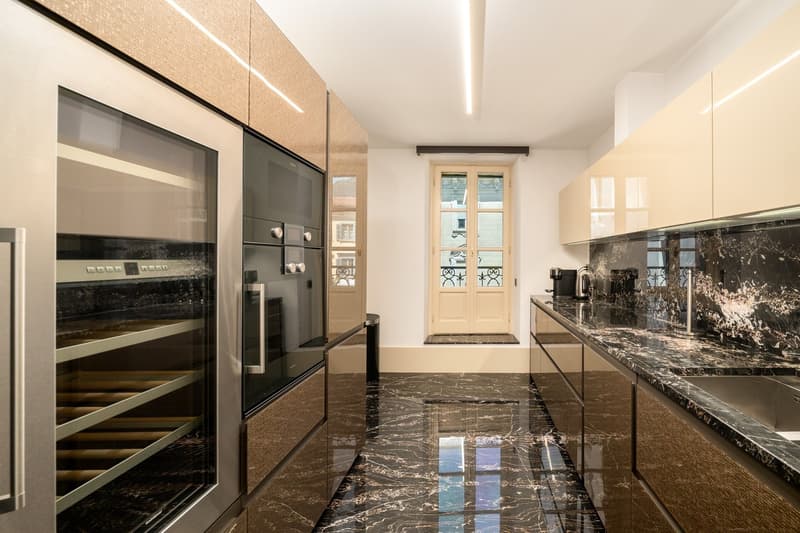 Piazza Rezzonico – Prestigiosa proprietà con vista lago nel centro storico di Lugano (11)