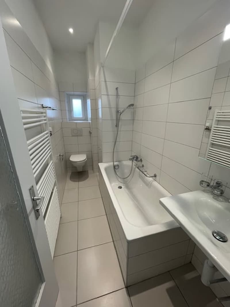 Bel appartement de 3 pièces rénové avec jardin commun - Centre de Bienne (3)