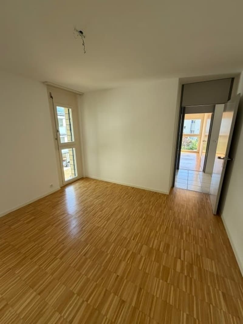 Appartement 4.5 pièces rénové avec balcon à CRESSIER (17)