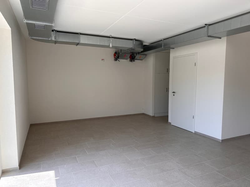 empty room, tiled floor, white walls, white doors, ceiling mounted air ducts