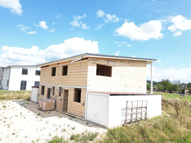 Construisez votre vision   Deux maisons à terminer dans un écrin de verdure (7)