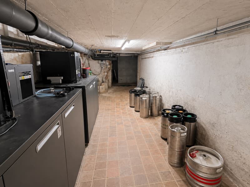 Lokal Gewerbe zu vermieten in Porrentruy, ca. 200 m² mit ausgebauter Bar und großem Keller (6)