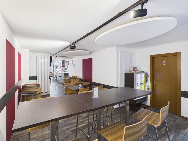 Lokal Gewerbe zu vermieten in Porrentruy, ca. 200 m² mit ausgebauter Bar und großem Keller (5)