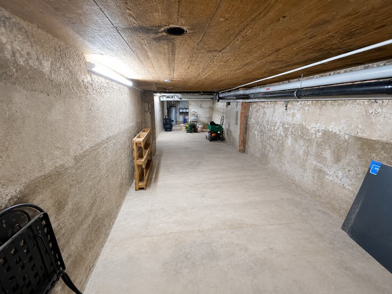 Lokal Gewerbe zu vermieten in Porrentruy, ca. 200 m² mit ausgebauter Bar und großem Keller (7)