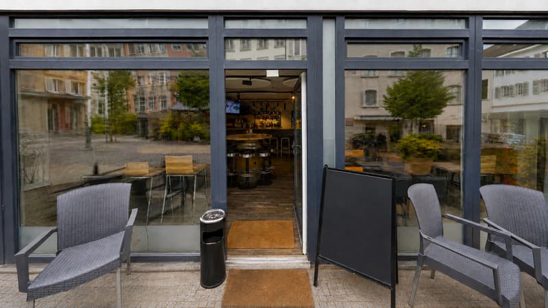 Lokal Gewerbe zu vermieten in Porrentruy, ca. 200 m² mit ausgebauter Bar und großem Keller (2)