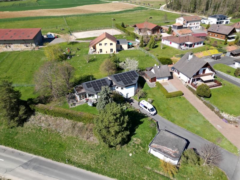 Maison à l'architecture contemporaine unique avec jardin, véranda et grand garage (7)
