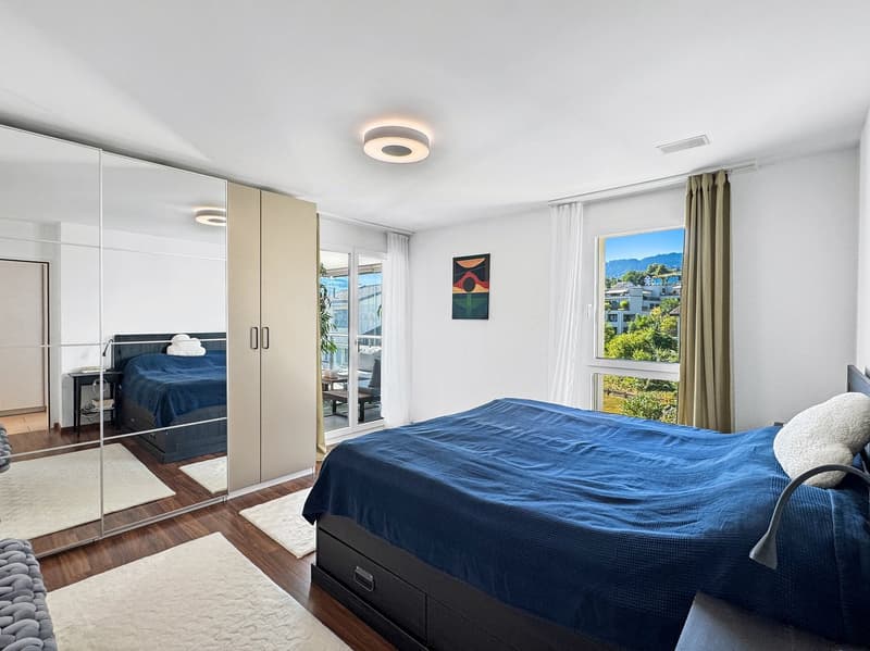 Neuwertige 4½-Zimmer-Wohnung mit Seeblick über den Zürichsee (7)