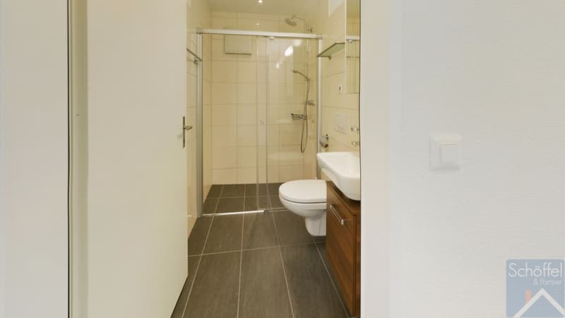 Badezimmer mit Dusche