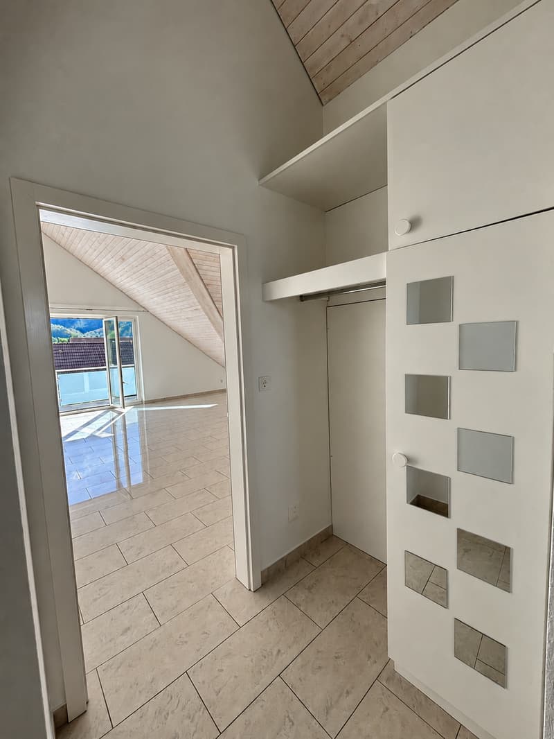 Helle 3.5-Zimmer-Dachwohnung mit Südbalkon & viel Charme (11)